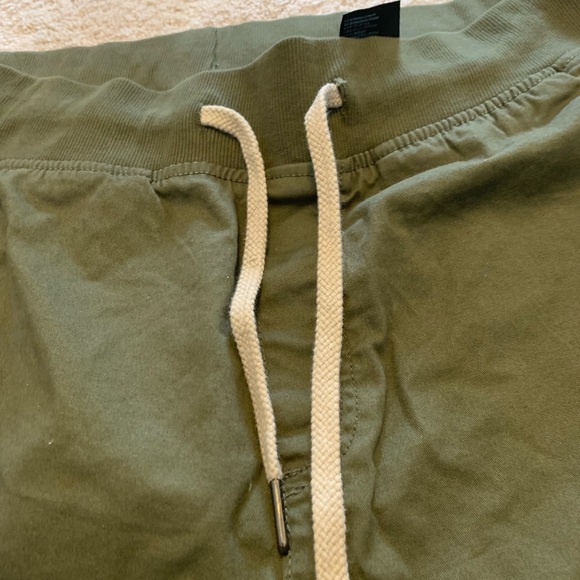 Mens size L army green jogger. Great condition - Picture 2 of 4